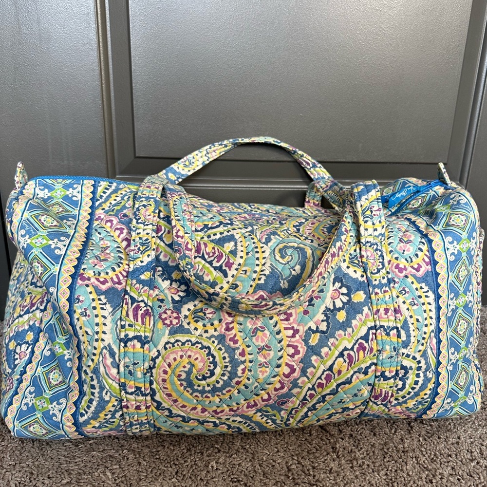 VERA BRADLEY LARGE DUFFLE BAG